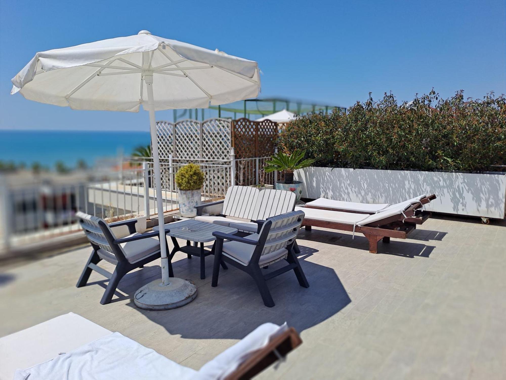 Apartment Paradise Rooftop Golem (Tirana)